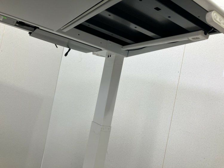 オカムラSwift(スイフト)シリーズ 電動昇降式1150平デスク 商品画像8