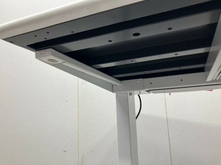 オカムラSwift(スイフト)シリーズ 電動昇降式1150平デスク 商品画像9