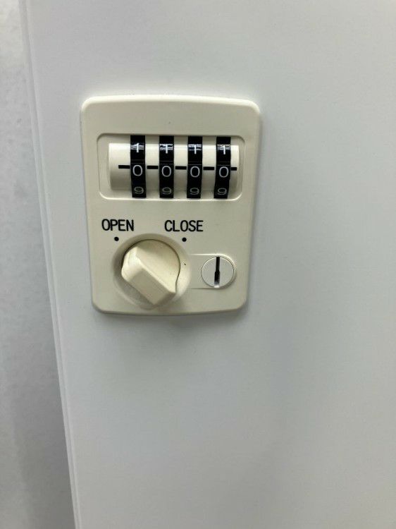 ナイキCWシリーズ ダイヤル式天板付4人用パーソナルロッカー	 商品画像7