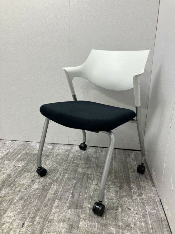プラスM-500シリーズ スタッキングチェア 商品画像1