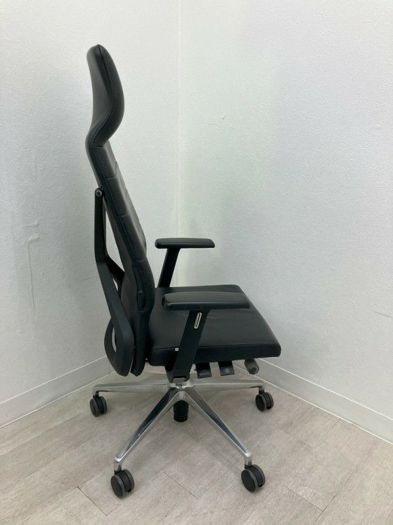 CROSSLINE(クロスライン)シリーズ 可動肘付クロスラインチェア 商品画像3