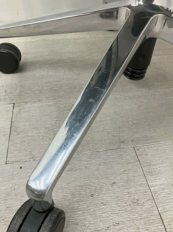 CROSSLINE(クロスライン)シリーズ 可動肘付クロスラインチェア 商品画像24