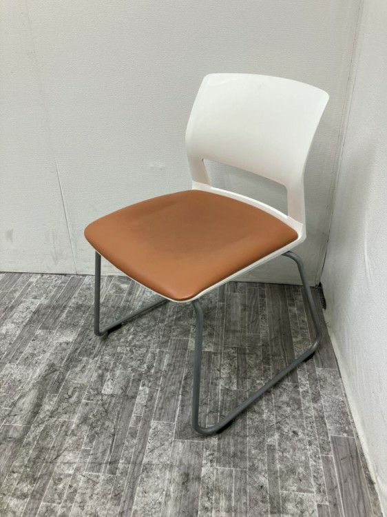 コクヨスタッキングチェア 商品画像1