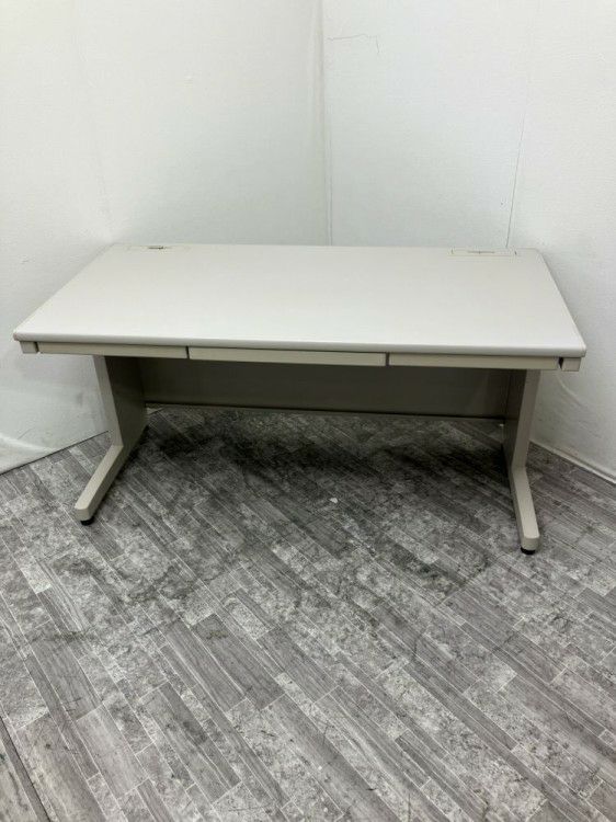 コクヨBS+シリーズ 1400平デスク 商品画像1