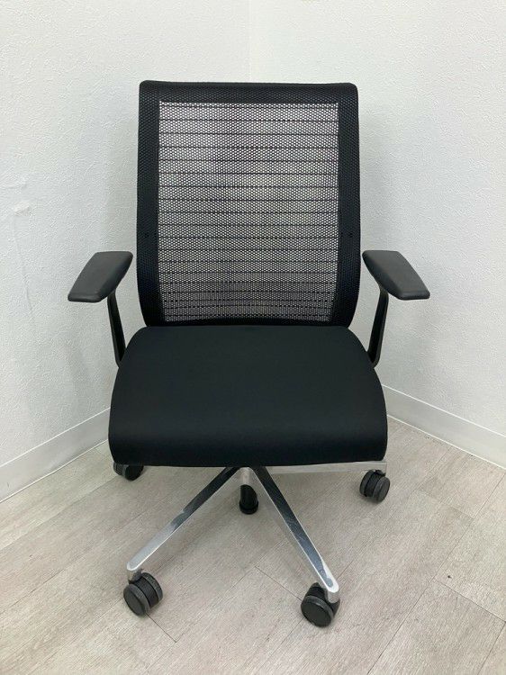 スチールケースシンク（Think）チェア 固定肘付シンクチェア 商品画像2