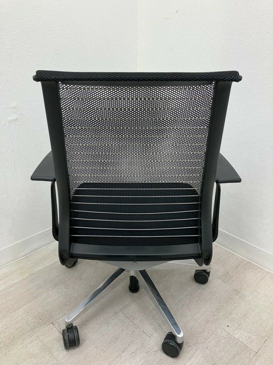 スチールケースシンク（Think）チェア 固定肘付シンクチェア 商品画像4