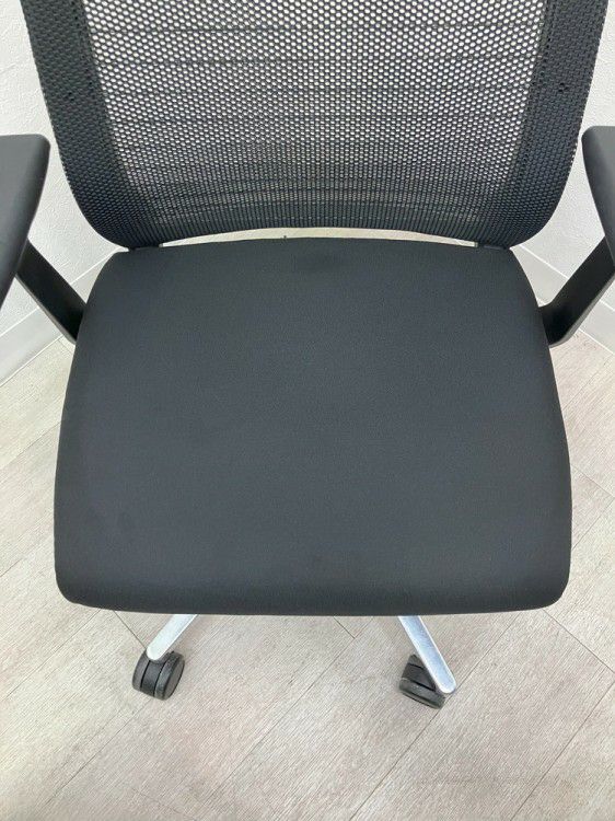 スチールケースシンク（Think）チェア 固定肘付シンクチェア 商品画像9