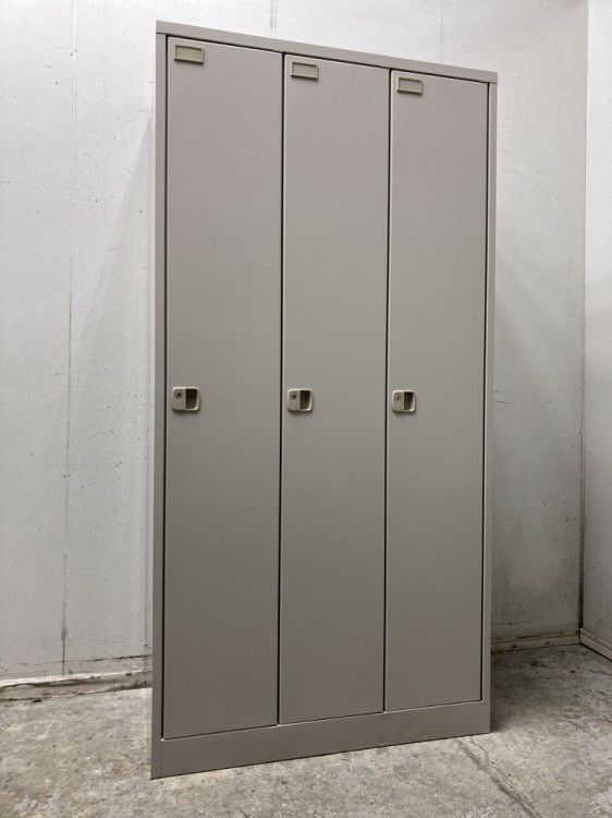 イトーキL型ロッカーシリーズ 3人用ロッカー 商品画像1