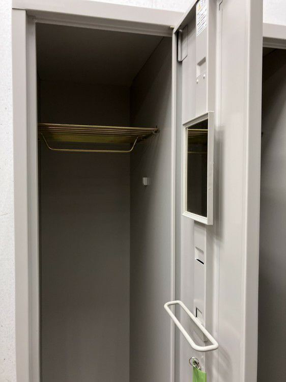 イトーキL型ロッカーシリーズ 3人用ロッカー 商品画像4