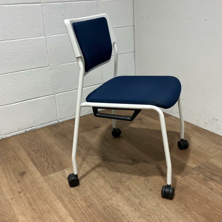 イトーキエレックSCシリーズ スタッキングチェア 商品画像3