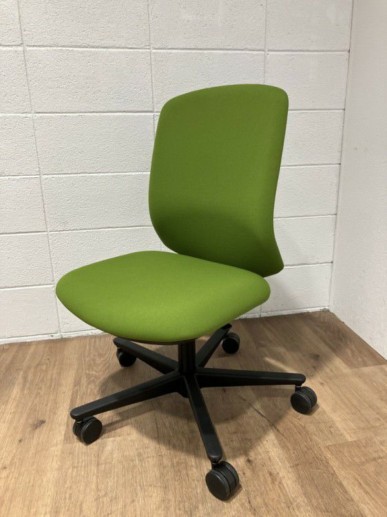 ウチダ（内田洋行）CARISSA 2（カリッサ 2）シリーズ カリッサ2チェア 商品画像1