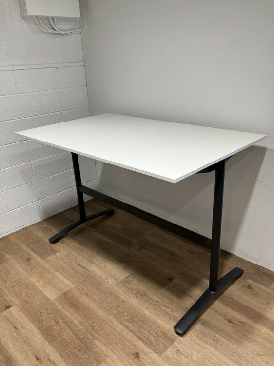 イトーキホバー（Hover）シリーズ ハイテーブル 商品画像1