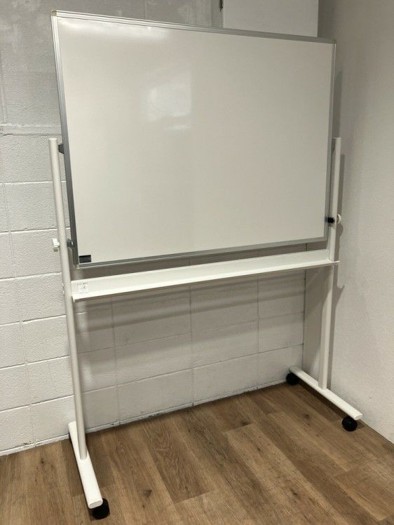 イトーキ1200脚付ホワイトボード 商品画像1