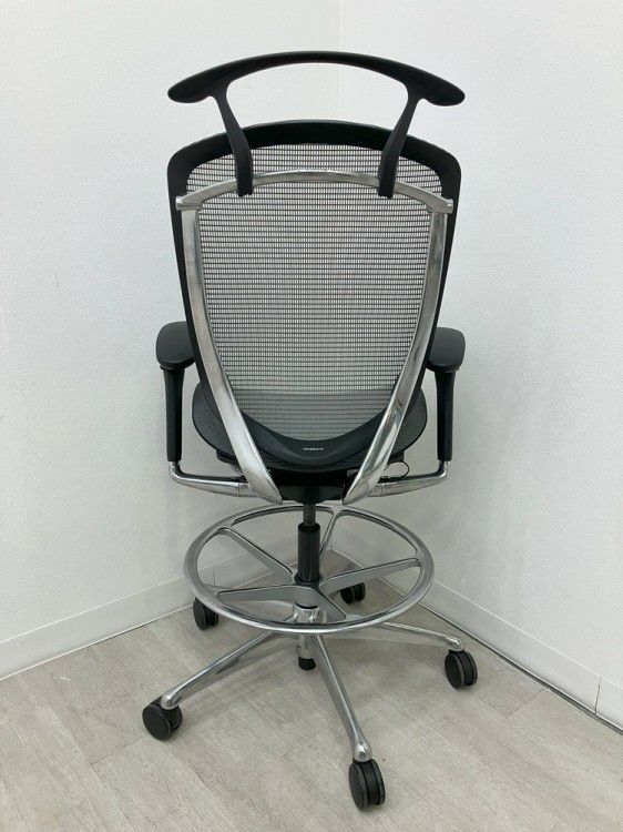 オカムラContessa seconda(コンテッサセコンダ)シリーズ 可動肘付ハイチェア 商品画像4