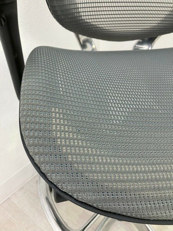 オカムラContessa seconda(コンテッサセコンダ)シリーズ 可動肘付ハイチェア 商品画像10