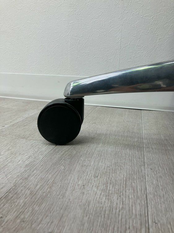 オカムラContessa seconda(コンテッサセコンダ)シリーズ 可動肘付ハイチェア 商品画像19