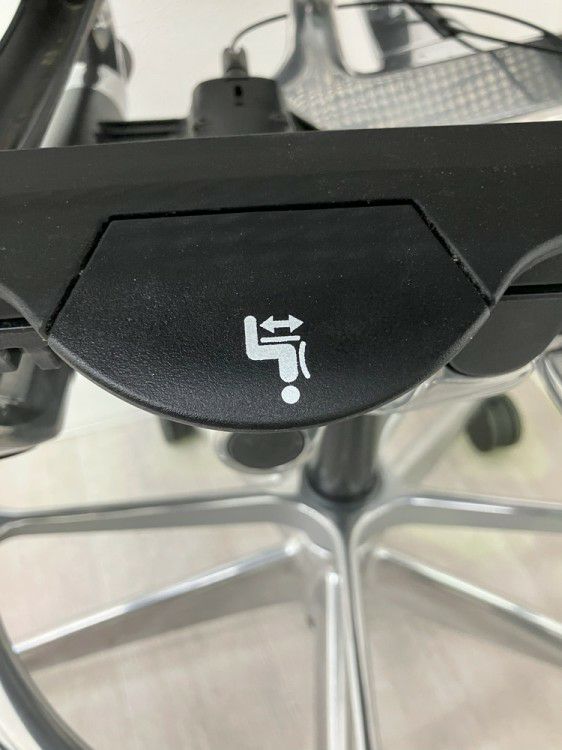 オカムラContessa seconda(コンテッサセコンダ)シリーズ 可動肘付ハイチェア 商品画像27