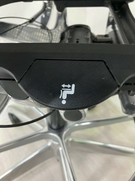 オカムラContessa seconda(コンテッサセコンダ)シリーズ 可動肘付ハイチェア 商品画像28