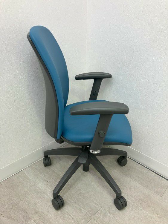 アイコOA-2100シリーズ 可動肘付OAチェア 商品画像3