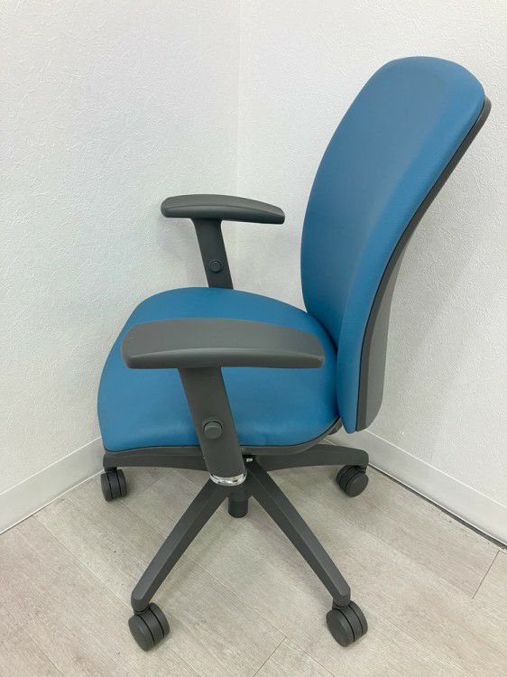 アイコOA-2100シリーズ 可動肘付OAチェア 商品画像5