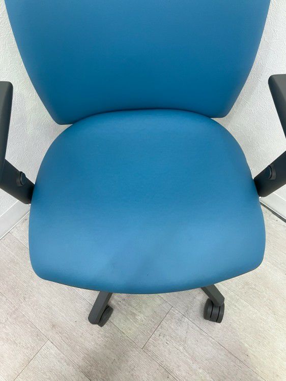 アイコOA-2100シリーズ 可動肘付OAチェア 商品画像9