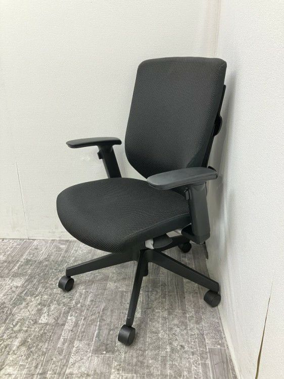 コクヨ可動肘付ラルゴチェア 商品画像1