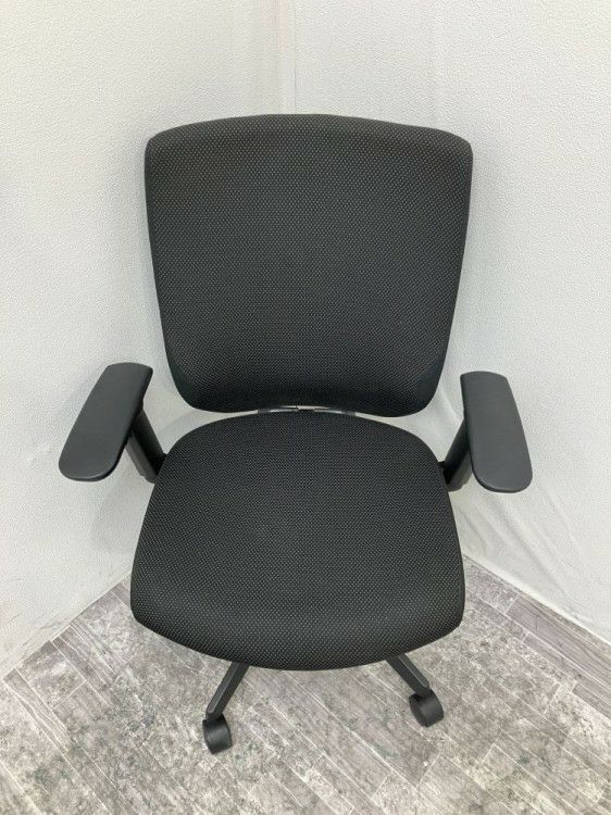 コクヨ可動肘付ラルゴチェア 商品画像3