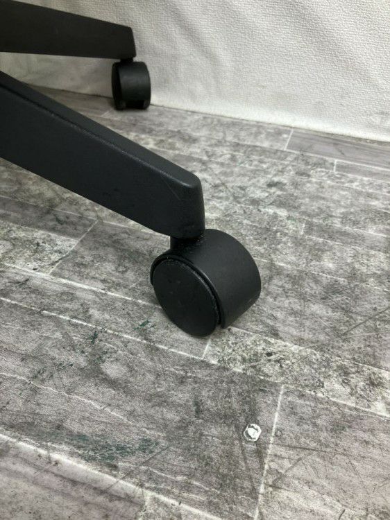 コクヨ可動肘付ラルゴチェア 商品画像9