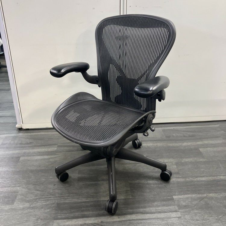 HermanMiller（ハーマンミラー）アーロンチェア 可動肘付アーロンチェア 商品画像1
