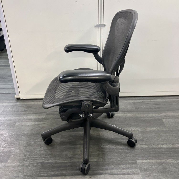 HermanMiller（ハーマンミラー）アーロンチェア 可動肘付アーロンチェア 商品画像3