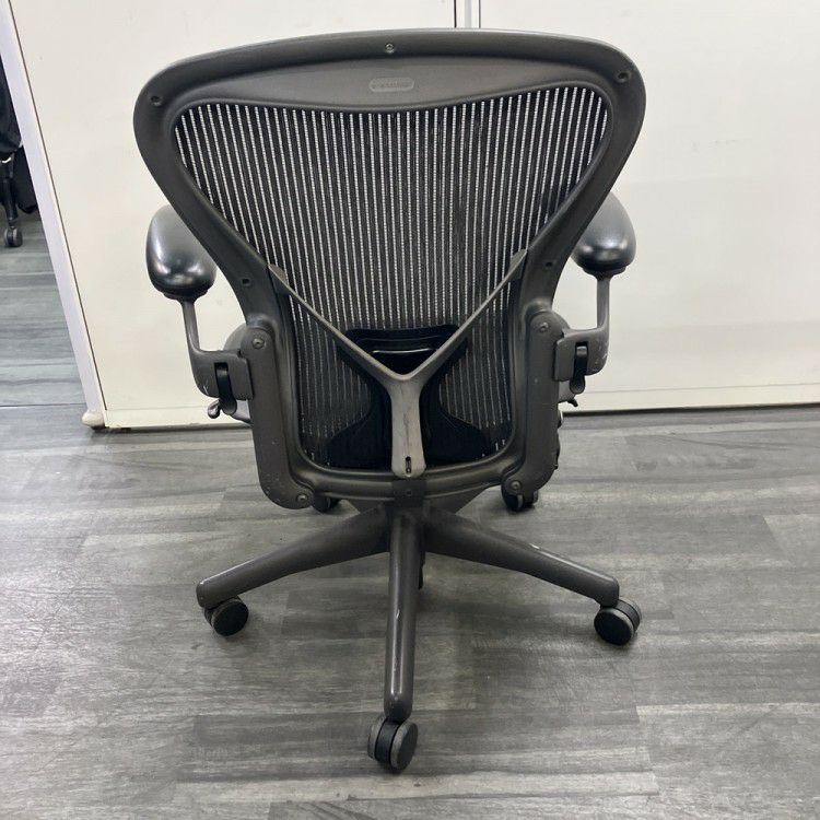 HermanMiller（ハーマンミラー）アーロンチェア 可動肘付アーロンチェア 商品画像4