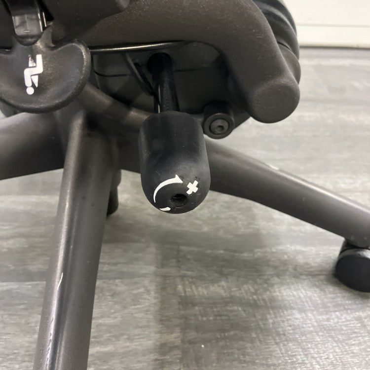 HermanMiller（ハーマンミラー）アーロンチェア 可動肘付アーロンチェア 商品画像7