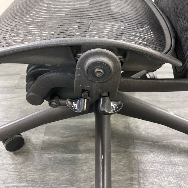 HermanMiller（ハーマンミラー）アーロンチェア 可動肘付アーロンチェア 商品画像9