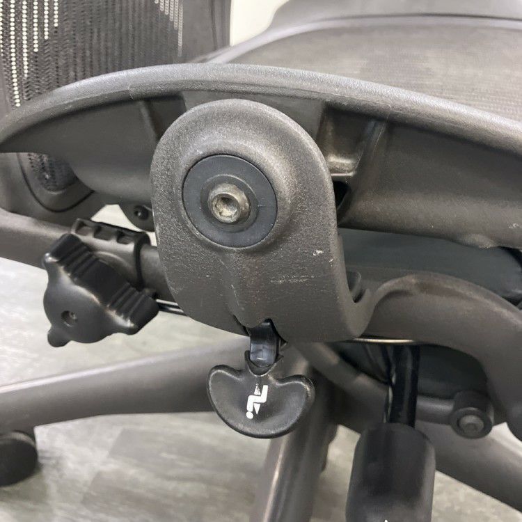 HermanMiller（ハーマンミラー）アーロンチェア 可動肘付アーロンチェア 商品画像16