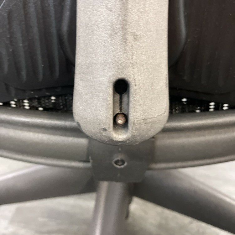 HermanMiller（ハーマンミラー）アーロンチェア 可動肘付アーロンチェア 商品画像23