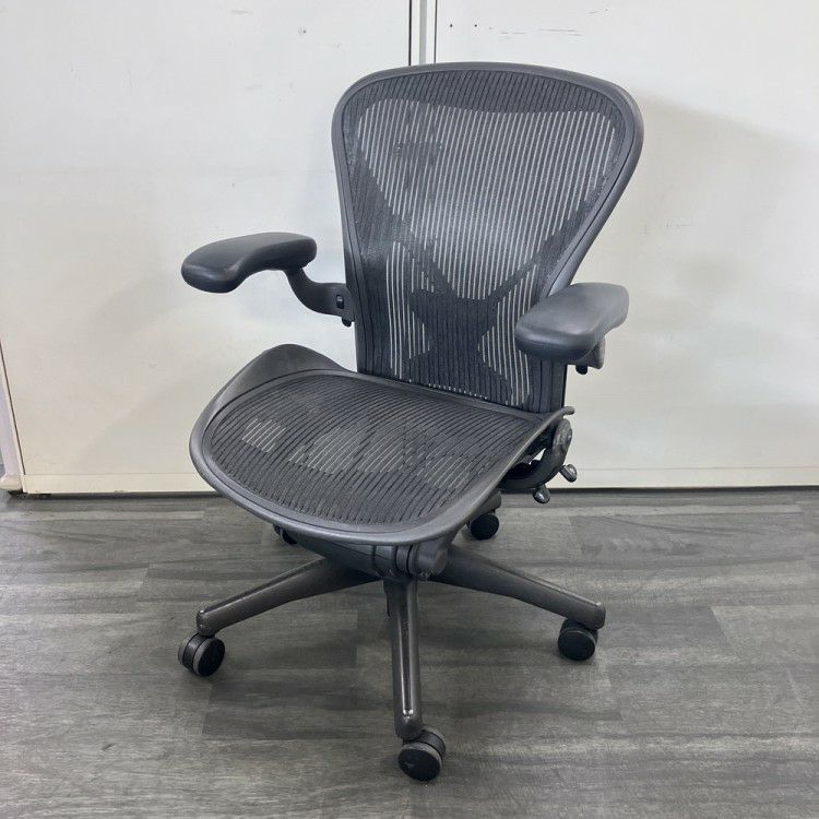 HermanMiller（ハーマンミラー）アーロンチェア 可動肘付アーロンチェア 商品画像1