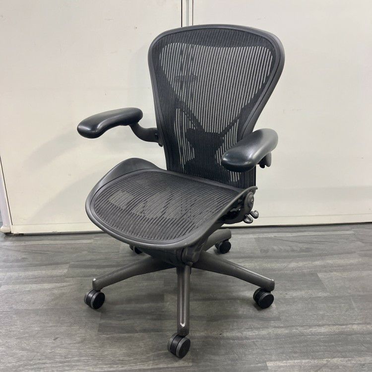 HermanMiller（ハーマンミラー）アーロンチェア 可動肘付アーロンチェア 商品画像1