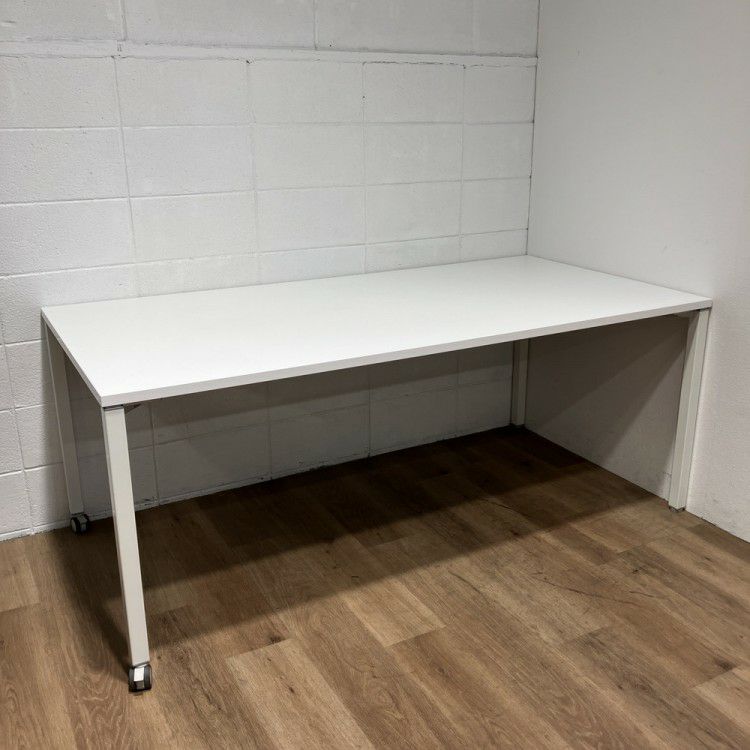 オカムラAption Free(アプションフリー)シリーズ ミーティングテーブル 商品画像1