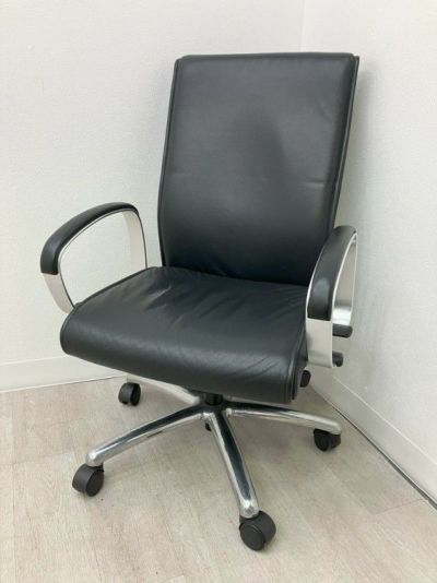 オカムラVILLAGE(ビラージュ)シリーズ 固定肘付役員チェア 商品画像1