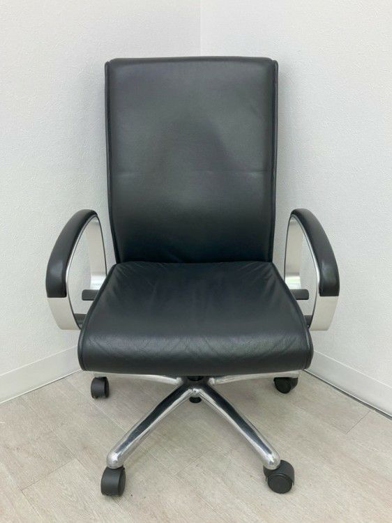 オカムラVILLAGE(ビラージュ)シリーズ 固定肘付役員チェア 商品画像2