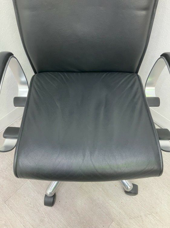 オカムラVILLAGE(ビラージュ)シリーズ 固定肘付役員チェア 商品画像9