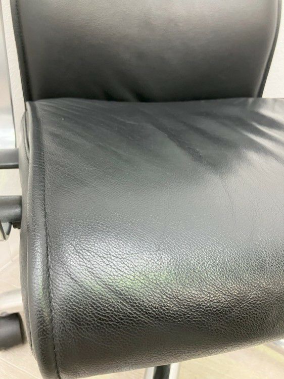 オカムラVILLAGE(ビラージュ)シリーズ 固定肘付役員チェア 商品画像10