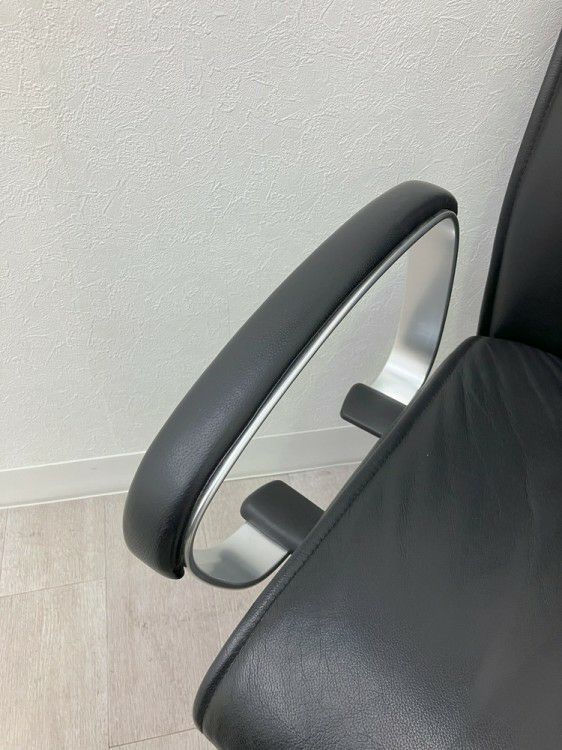 オカムラVILLAGE(ビラージュ)シリーズ 固定肘付役員チェア 商品画像11