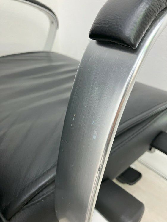 オカムラVILLAGE(ビラージュ)シリーズ 固定肘付役員チェア 商品画像15