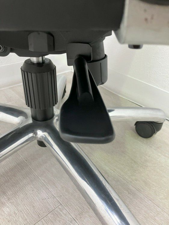 オカムラVILLAGE(ビラージュ)シリーズ 固定肘付役員チェア 商品画像18