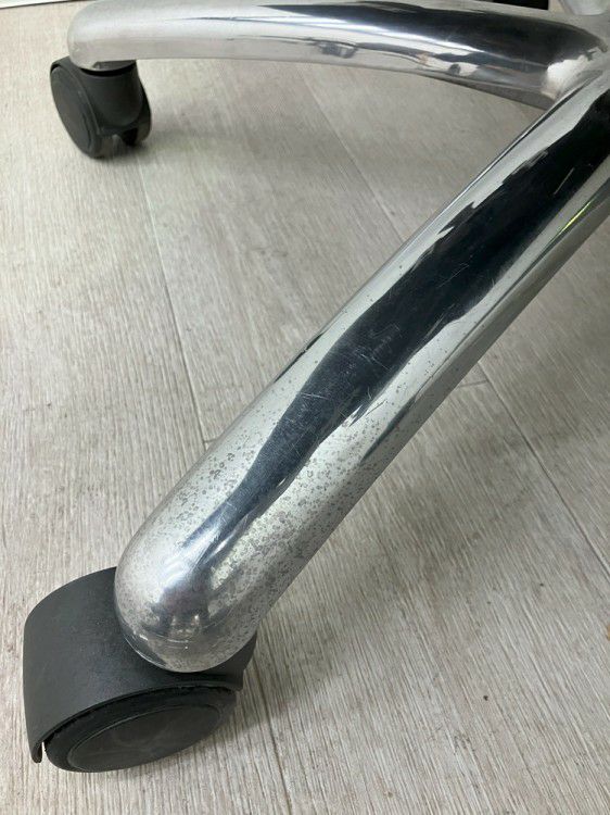 オカムラVILLAGE(ビラージュ)シリーズ 固定肘付役員チェア 商品画像21