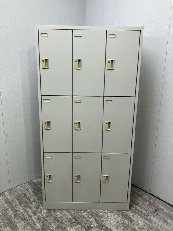 オカムラFZタイプシリーズ 9人用ロッカー 商品画像1