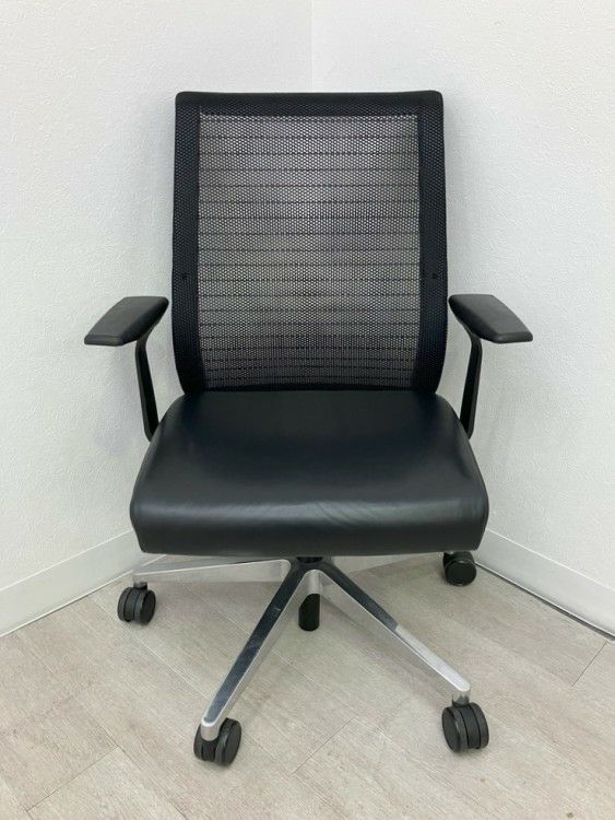 スチールケースシンク（Think）チェア 固定肘付シンクチェア 商品画像2