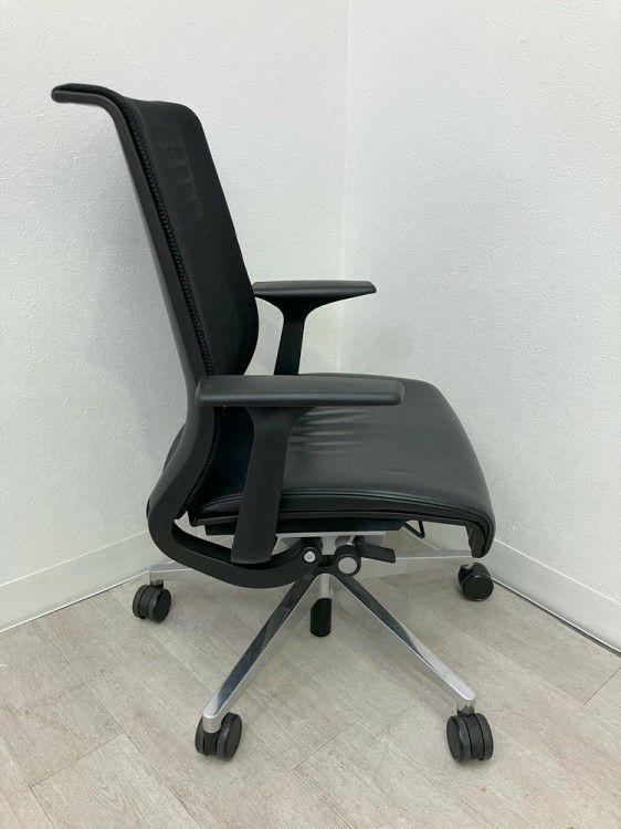 スチールケースシンク（Think）チェア 固定肘付シンクチェア 商品画像3