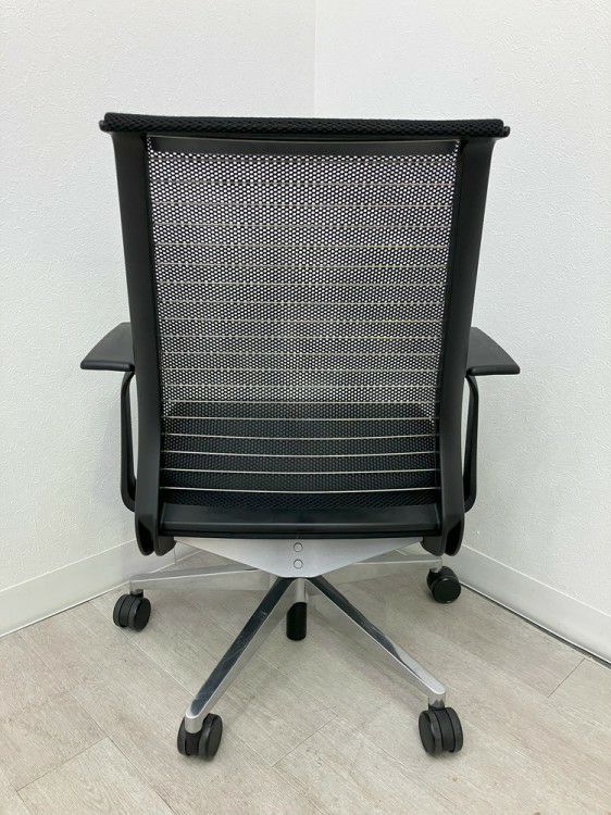 スチールケースシンク（Think）チェア 固定肘付シンクチェア 商品画像4